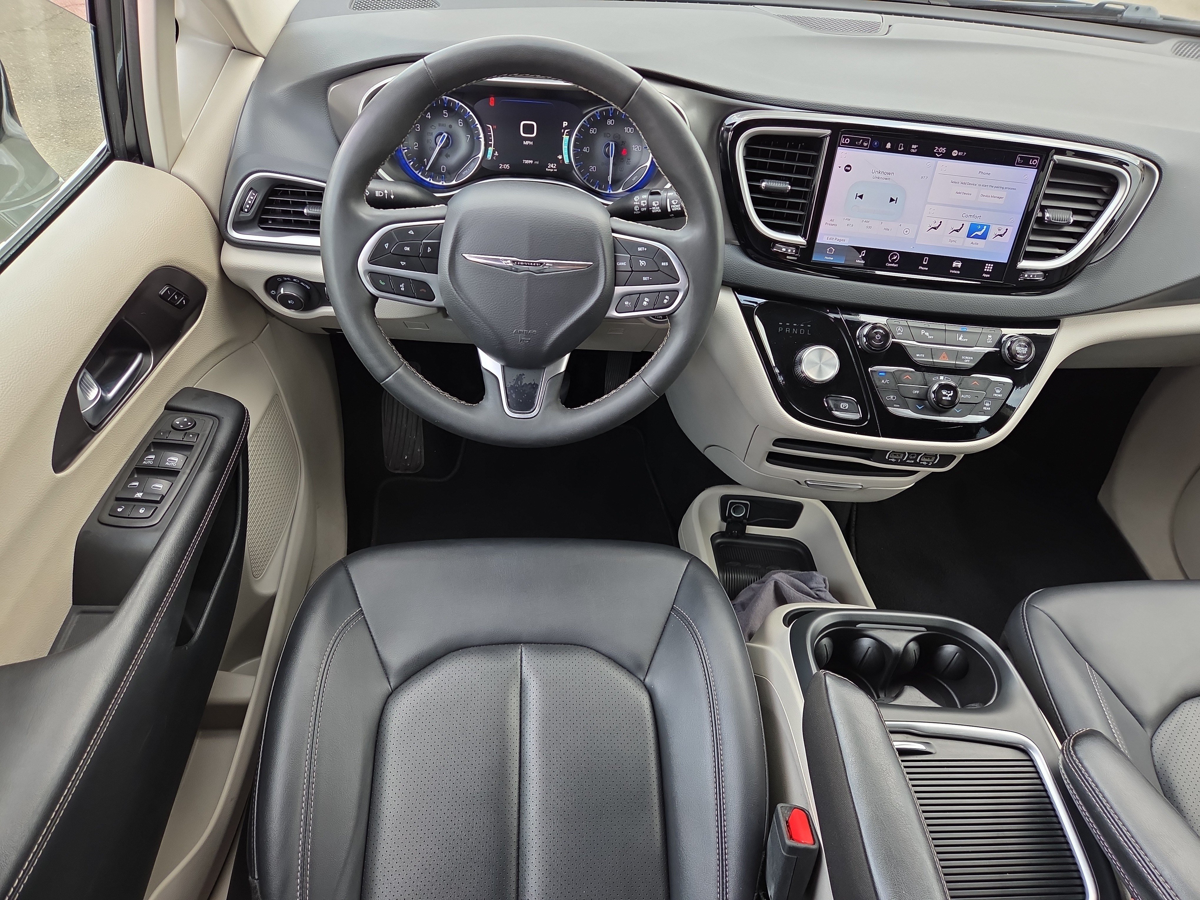 Used 2024 Chrysler Pacifica Touring-L FWD image 14