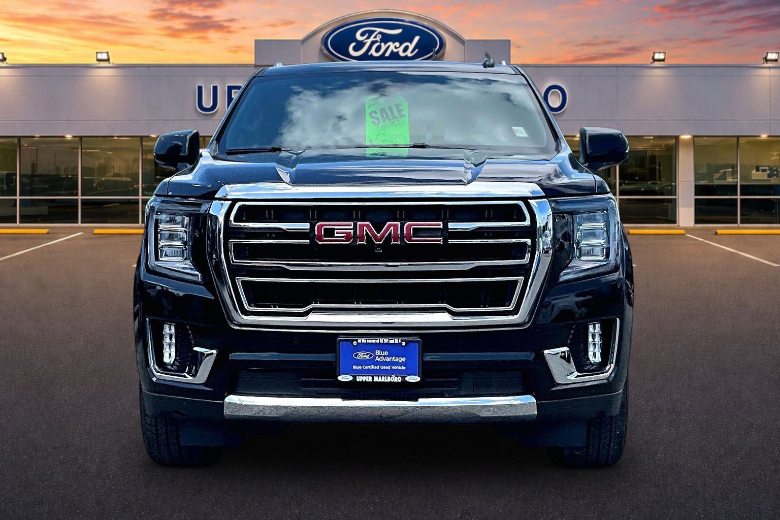Used 2023 GMC Yukon XL SLT w/ SLT Premium Package AWD/4WD image 3