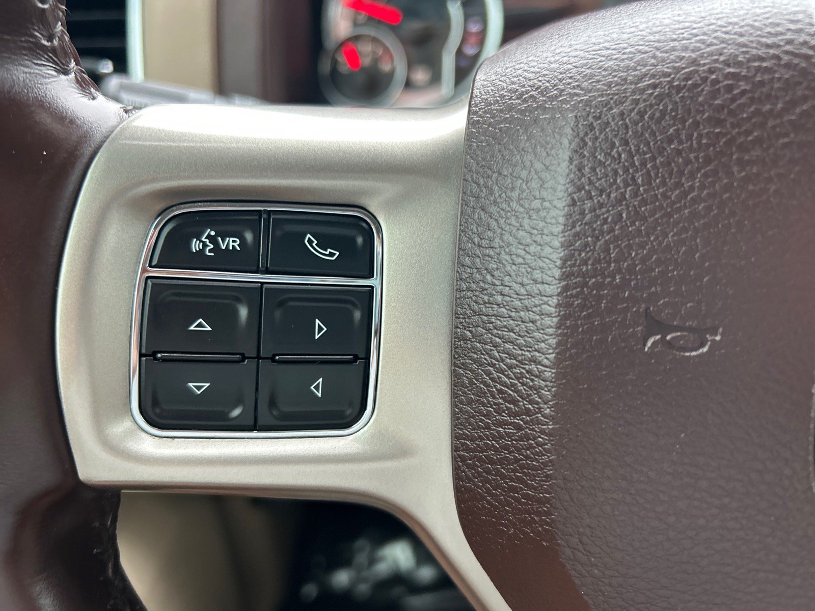 Used 2018 RAM 1500 Laramie w/ Convenience Group AWD/4WD image 23