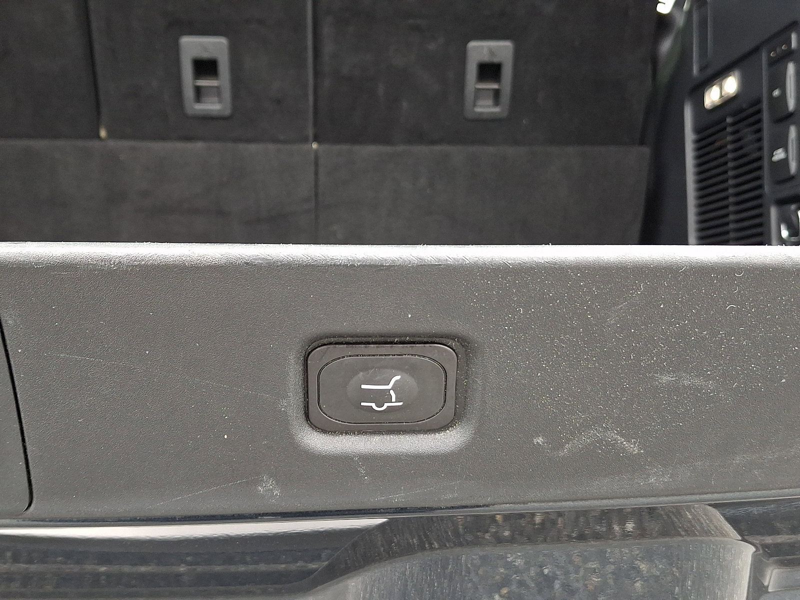 Certified 2025 Ford Expedition Platinum image 30