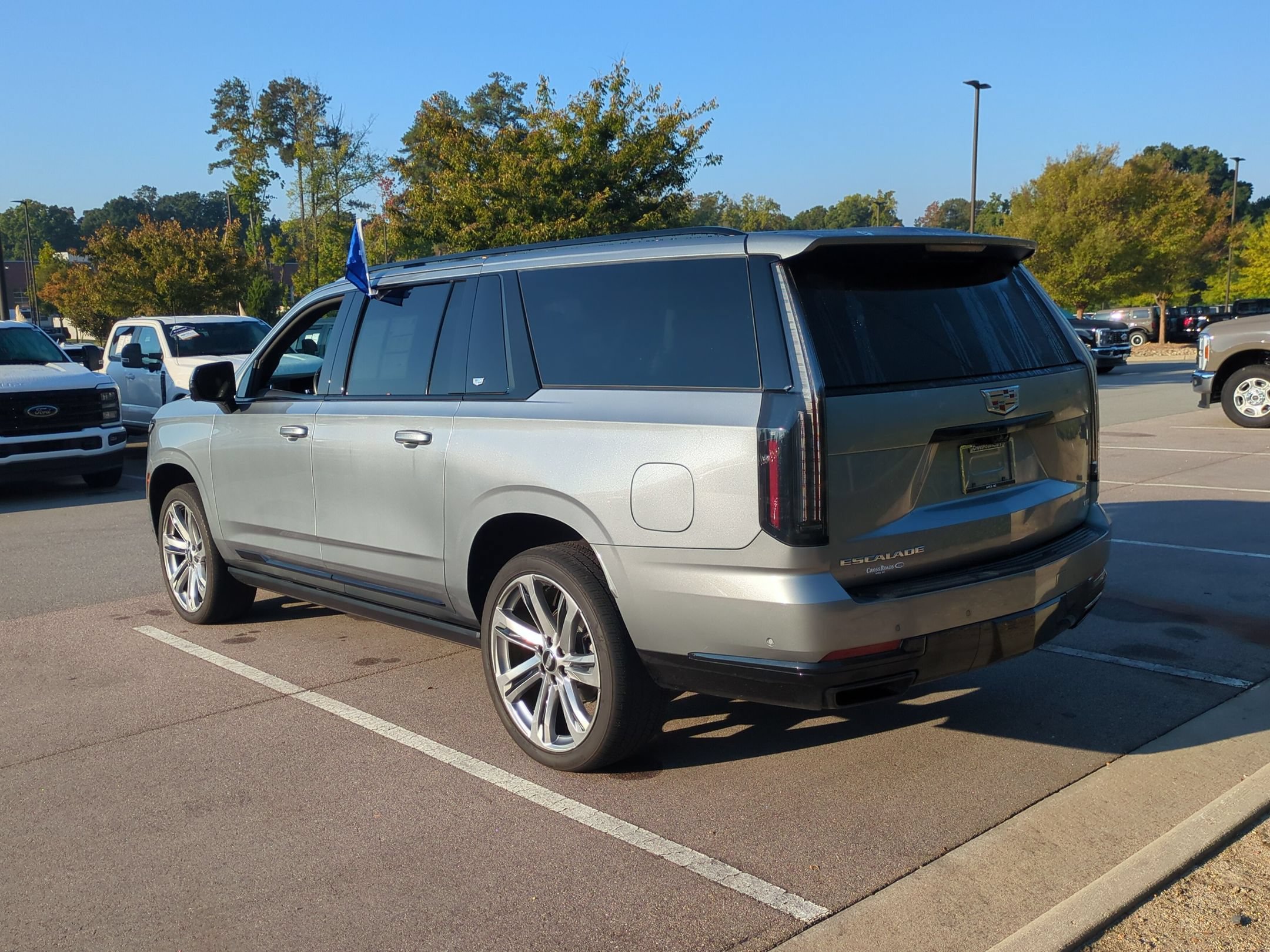 Used 2025 Cadillac Escalade ESV Sport Platinum w/ LPO, Floor Liner Package AWD/4WD image 6