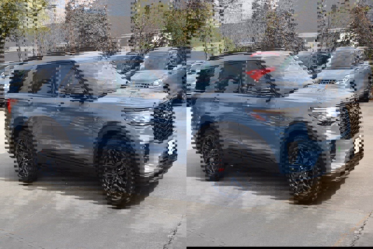 Certified 2025 Ford Explorer ST image 5