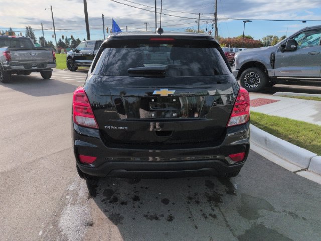 Used 2022 Chevrolet Trax LS w/ Tint and Cruise Package AWD/4WD image 4