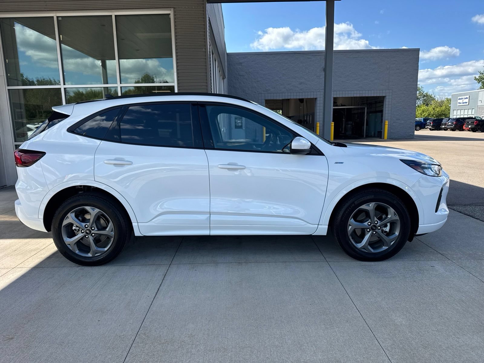 Certified 2023 Ford Escape ST-Line Select w/ Tech Pack #1 AWD/4WD image 9