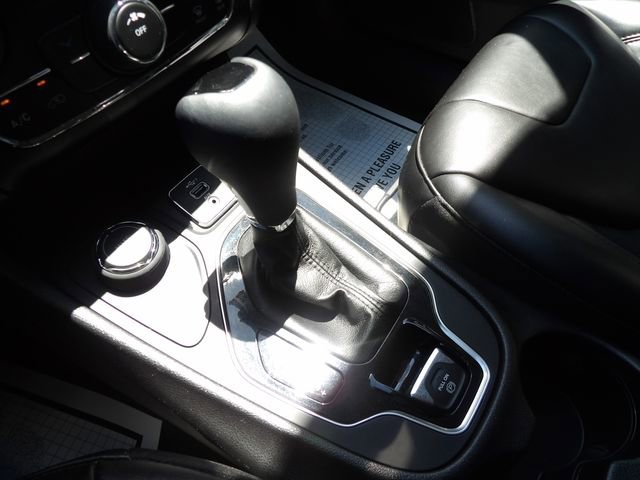 Used 2021 Jeep Cherokee Latitude Plus AWD/4WD image 29