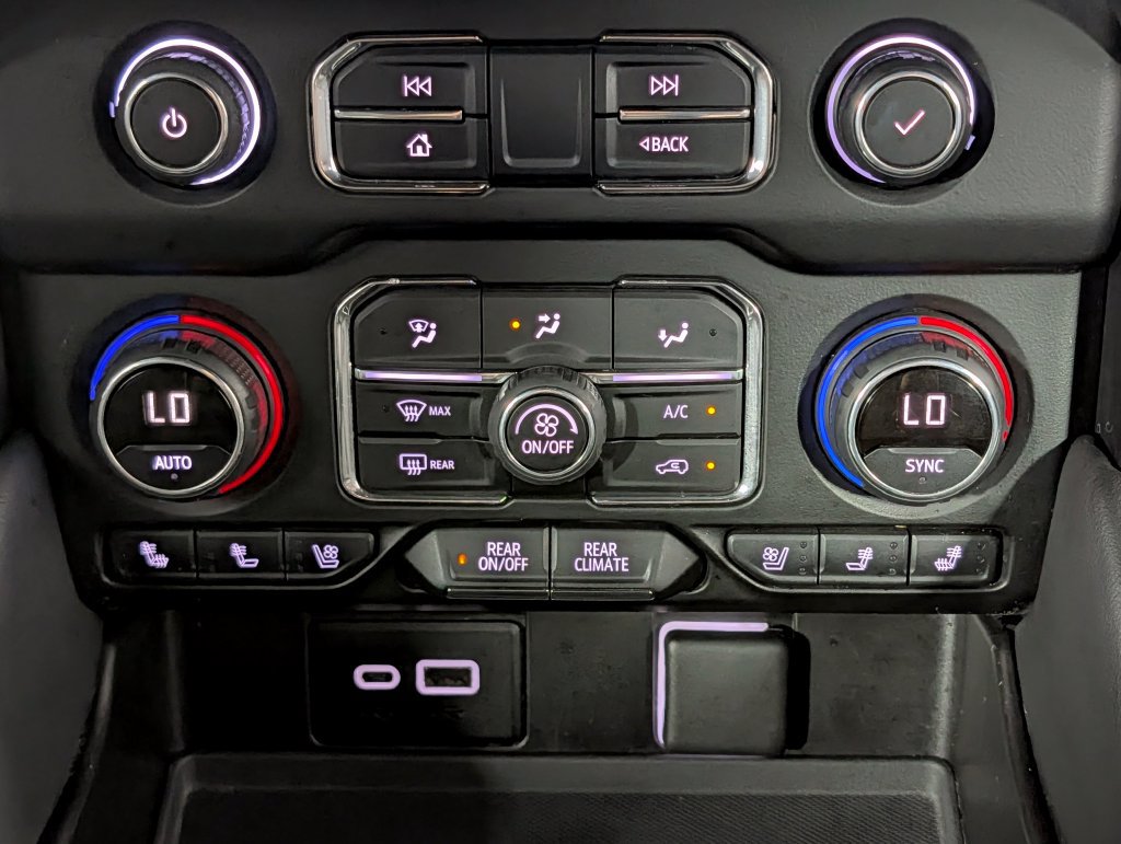 Used 2021 Chevrolet Tahoe Premier w/ Premium Package RWD image 16