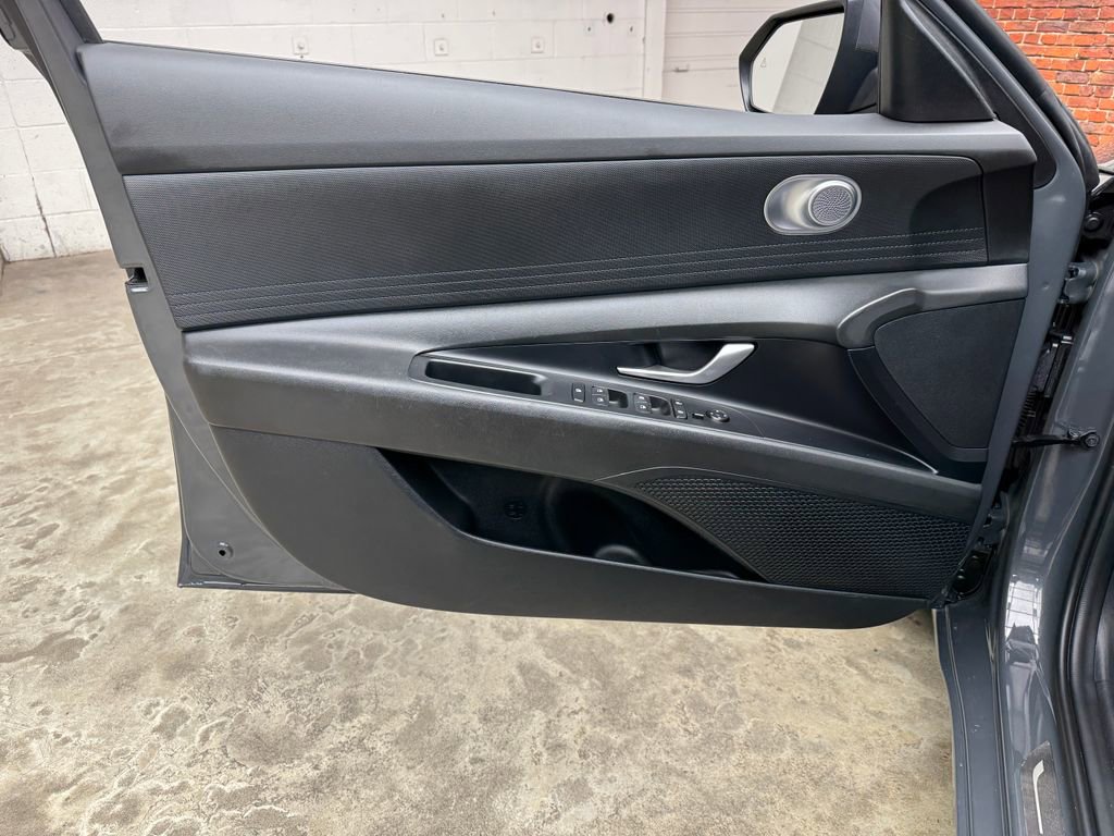 Used 2024 Hyundai Elantra SEL FWD image 8
