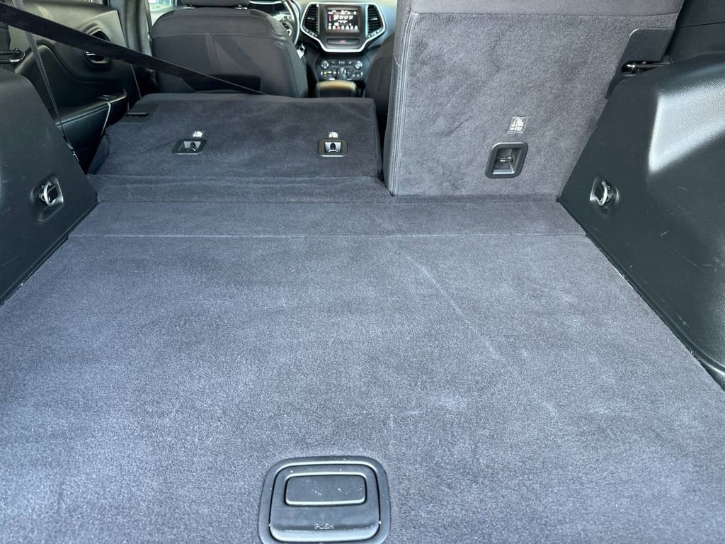 Used 2019 Jeep Cherokee Latitude w/ Cold Weather Group image 15