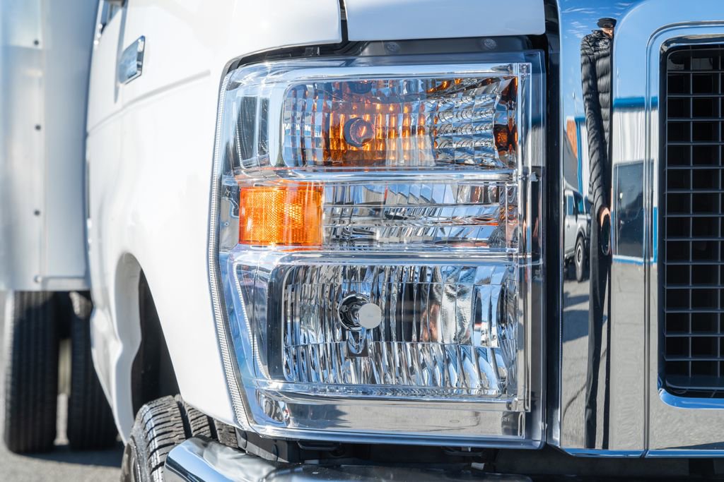 Certified 2023 Ford E-450 and Econoline 450 Super Duty w/ Power Windows & Locks Group image 9