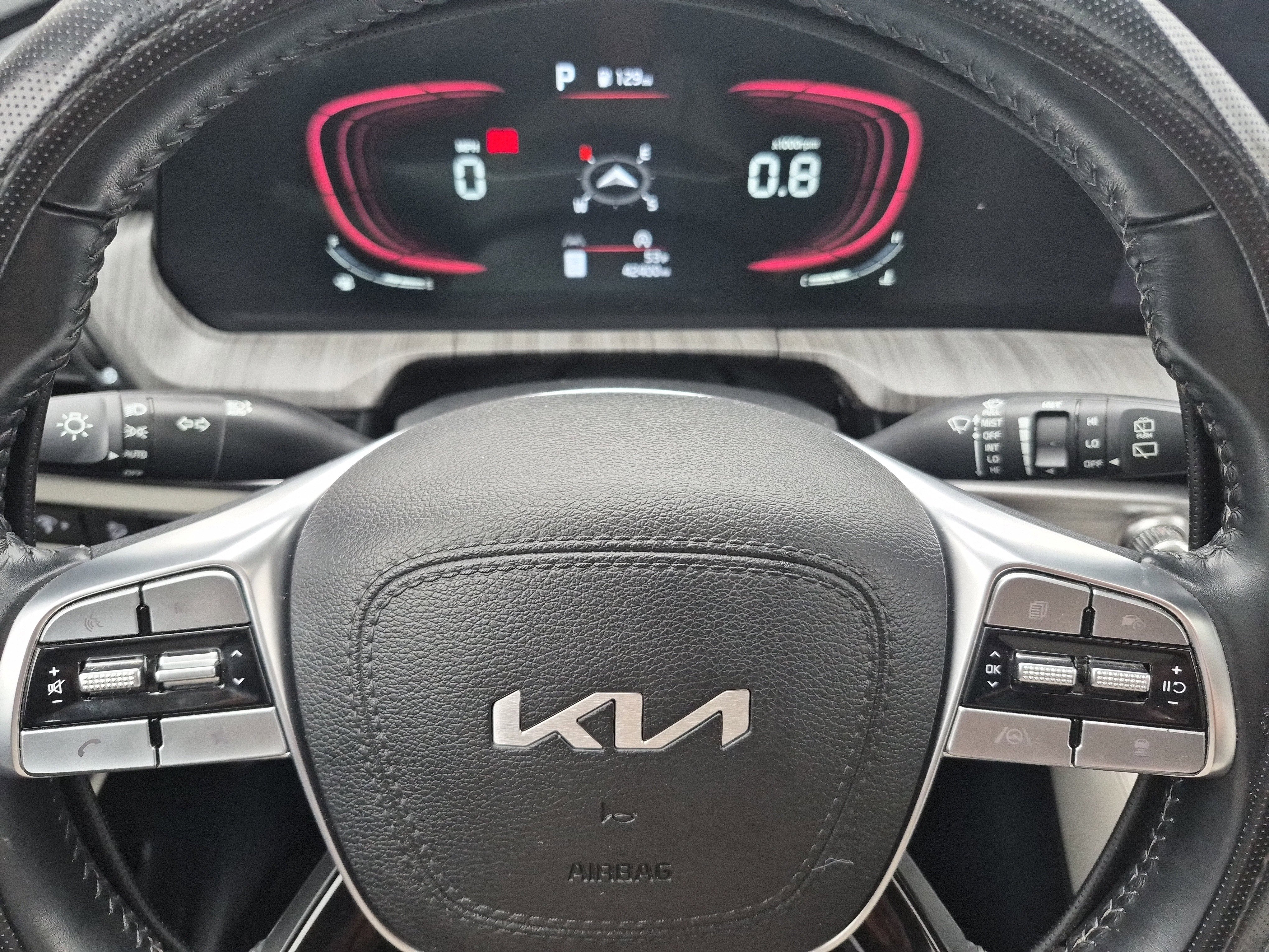 Used 2024 Kia Telluride EX w/ EX Captain's Chair Package image 28