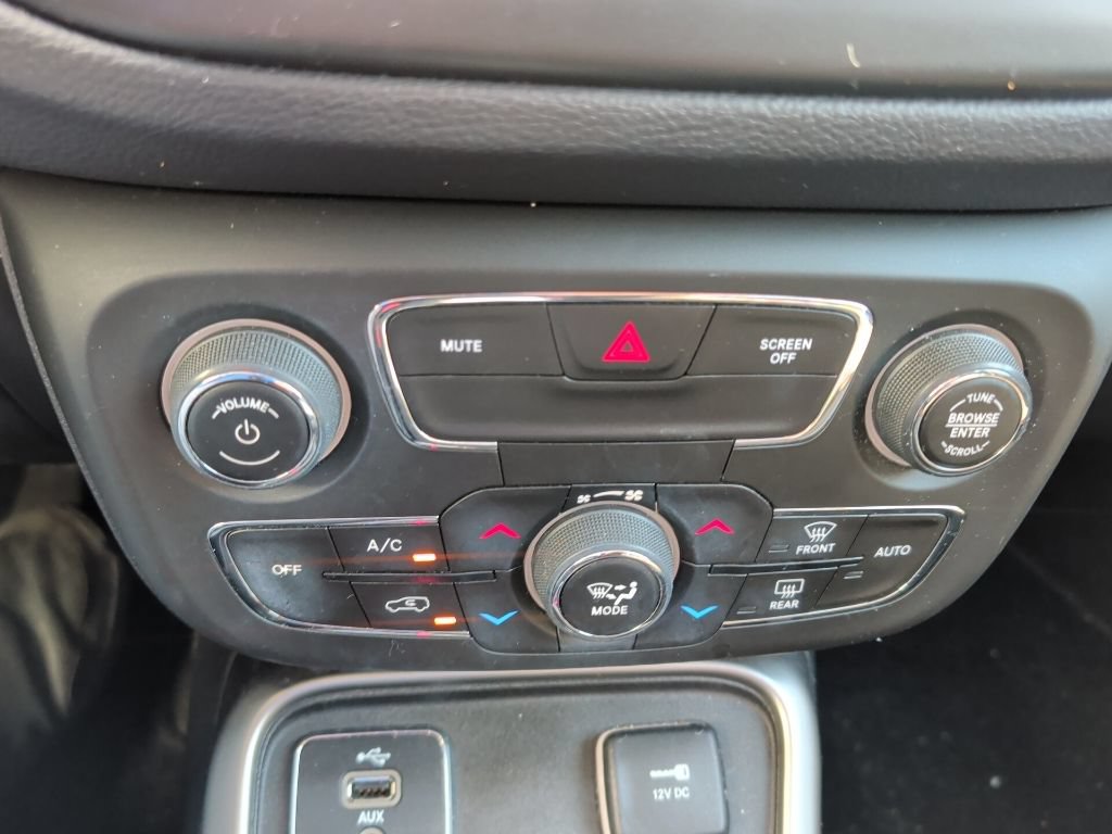 Used 2017 Jeep Compass Latitude w/ Popular Equipment Group FWD image 13