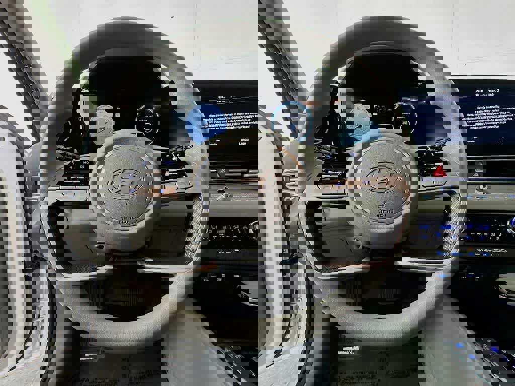 Used 2024 Hyundai Elantra SEL image 17