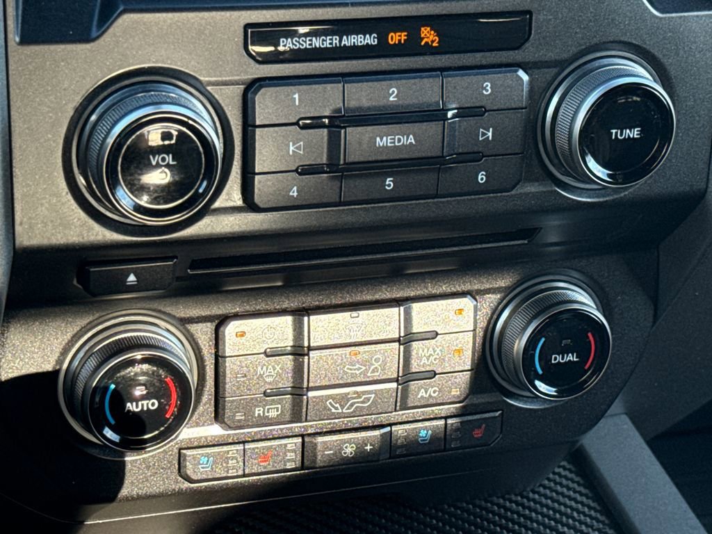 Certified 2018 Ford F150 Raptor w/ Equipment Group 802A Luxury image 23