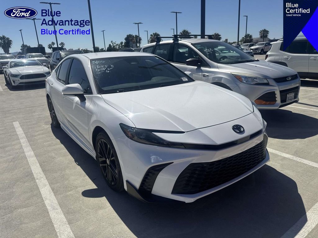 Used 2025 Toyota Camry SE FWD image 9