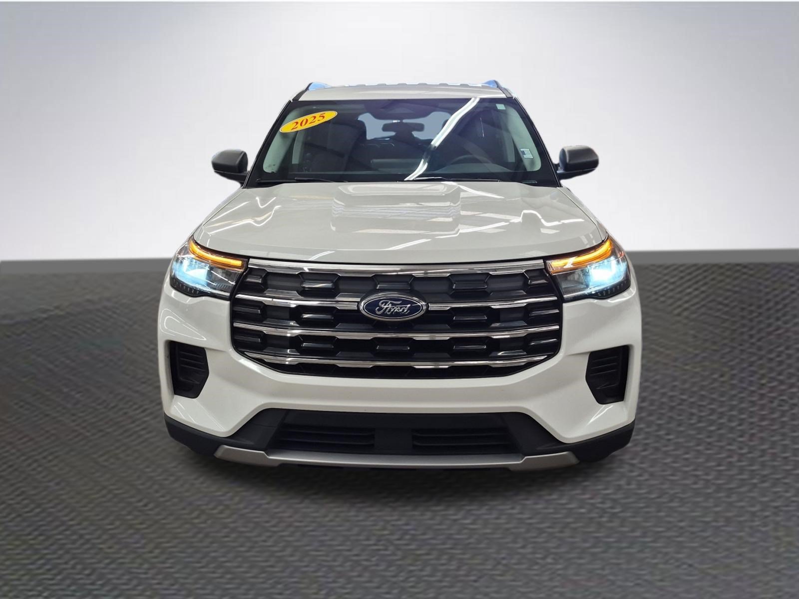 Certified 2025 Ford Explorer Active AWD/4WD image 3