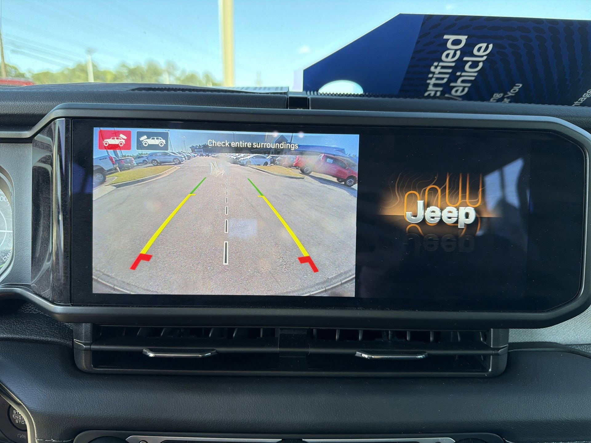 Used 2025 Jeep Wrangler Unlimited Sahara AWD/4WD image 12