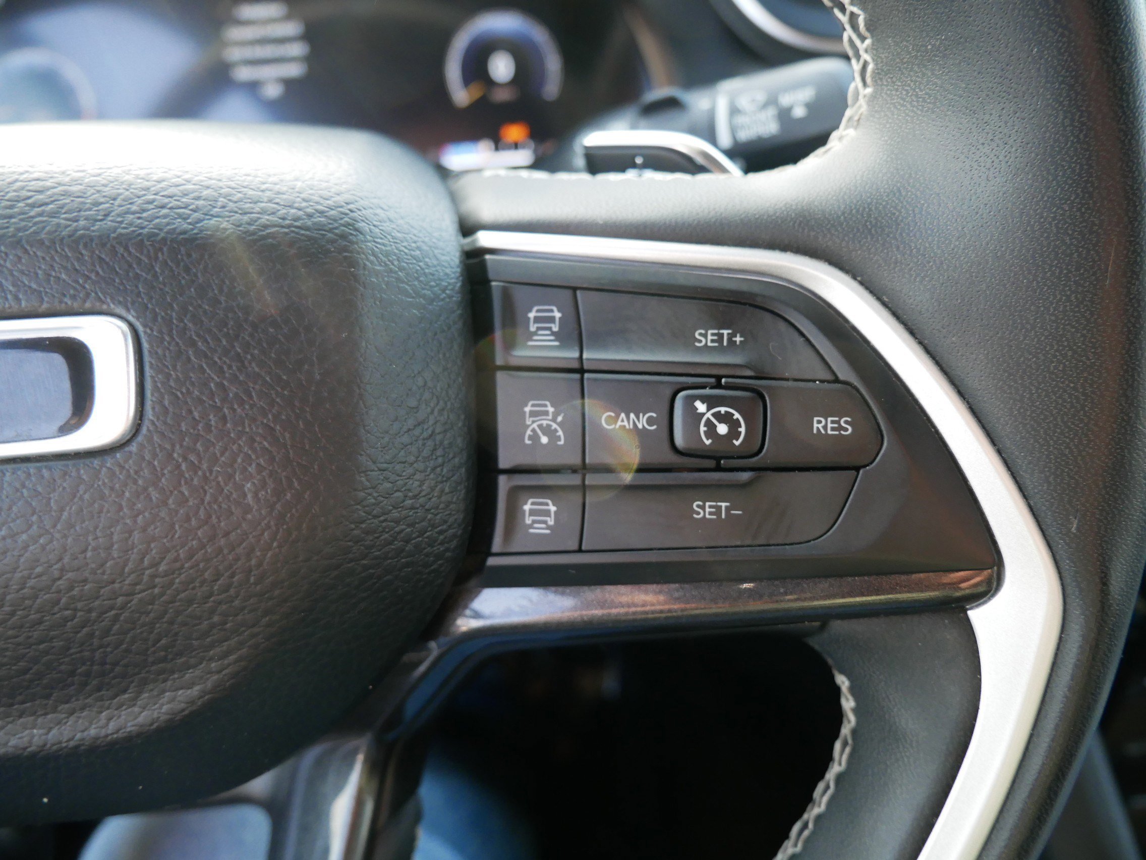 Used 2023 Jeep Grand Cherokee Laredo w/ Luxury Tech Group I image 28