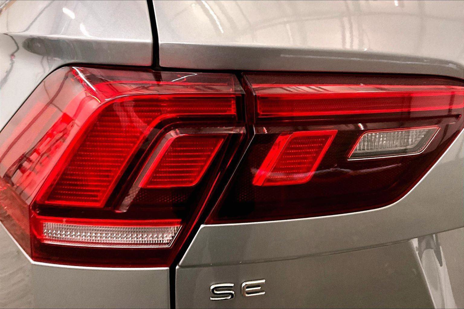 Used 2024 Volkswagen Tiguan SE image 28