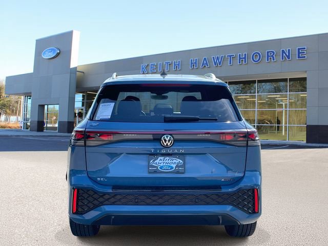 Used 2025 Volkswagen Tiguan SEL R-Line AWD/4WD image 3