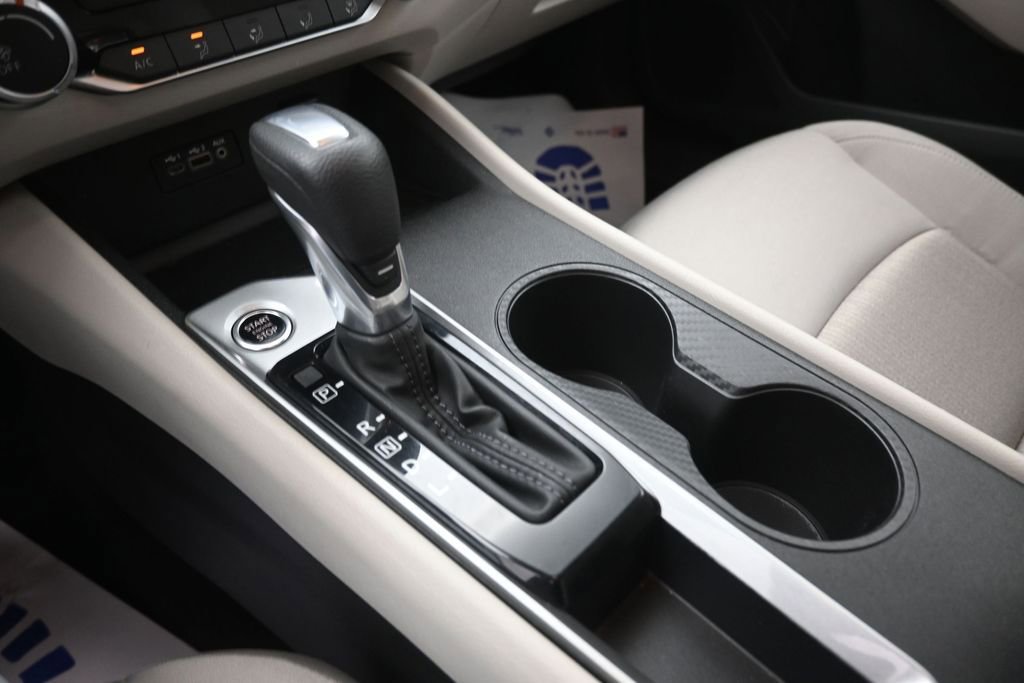 Used 2025 Nissan Altima 2.5 SV FWD image 29