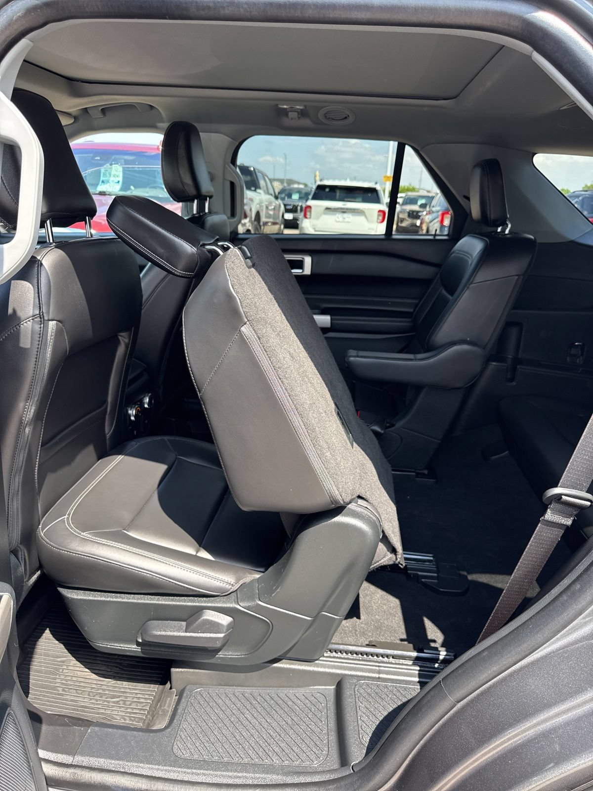 Certified 2023 Ford Explorer XLT w/ Equipment Group 202A AWD/4WD image 32