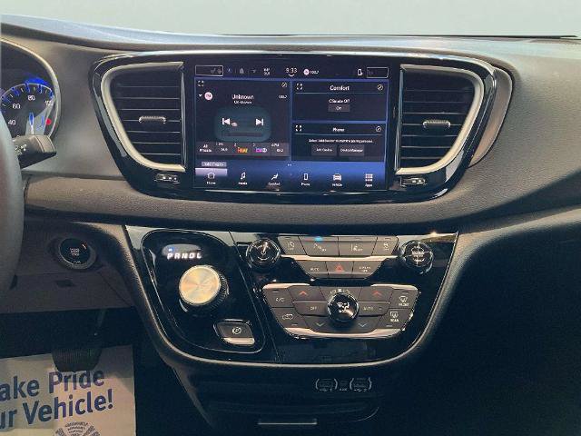 Used 2025 Chrysler Pacifica Select FWD image 26