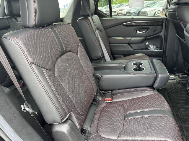 Used 2025 Honda Pilot Black Edition image 18
