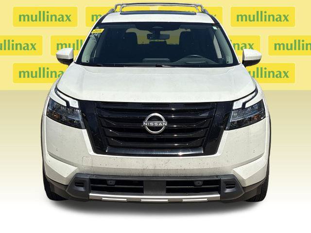 Used 2024 Nissan Pathfinder Platinum w/ Black Appearance Package FWD image 15