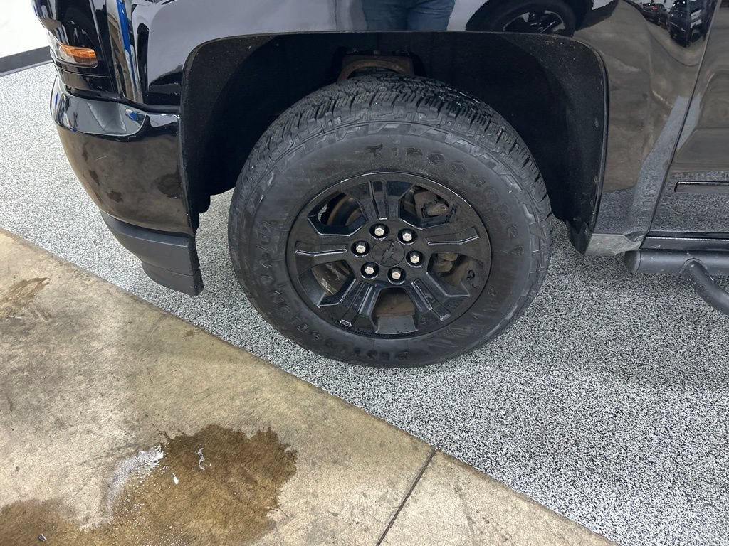 Used 2018 Chevrolet Silverado 1500 LT w/ Midnight Edition AWD/4WD image 26