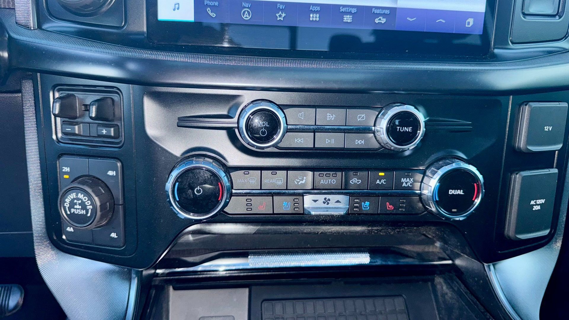 Certified 2023 Ford F150 Platinum w/ Equipment Group 701A High image 33