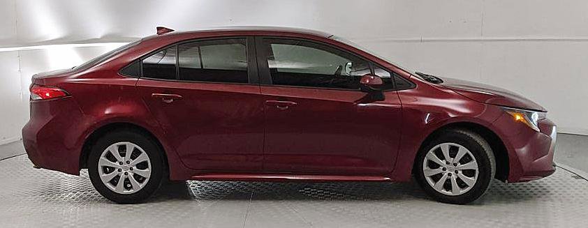 Used 2024 Toyota Corolla LE image 2