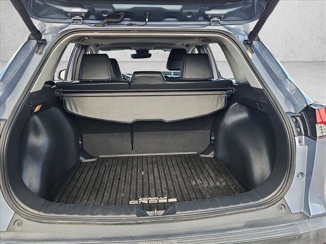 Used 2022 Toyota Corolla Cross XLE w/ Convenience Package FWD image 6