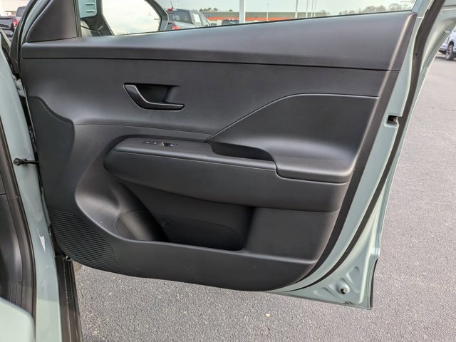 Used 2025 Hyundai Kona SEL image 32