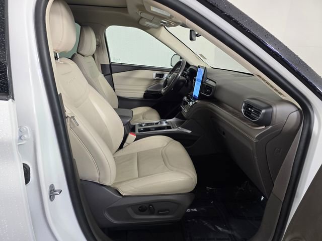 Certified 2023 Ford Explorer Platinum w/ Technology Package AWD/4WD image 11