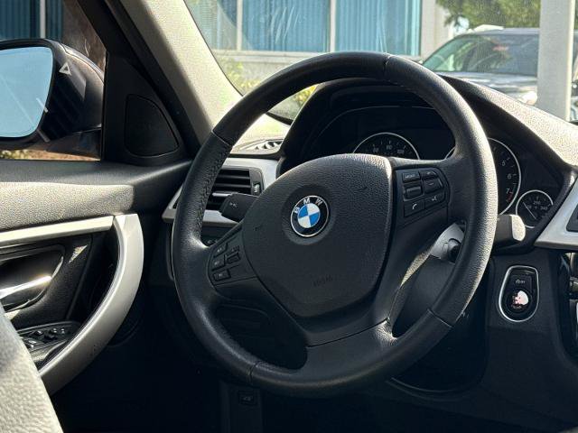 Used 2018 BMW 320i Sedan RWD image 19