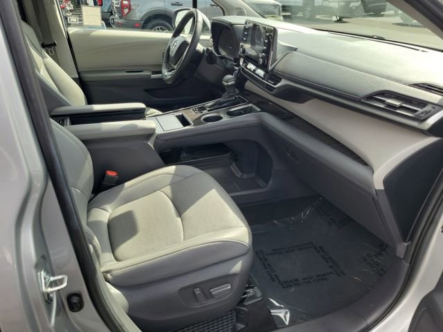 Used 2021 Toyota Sienna Limited FWD image 21