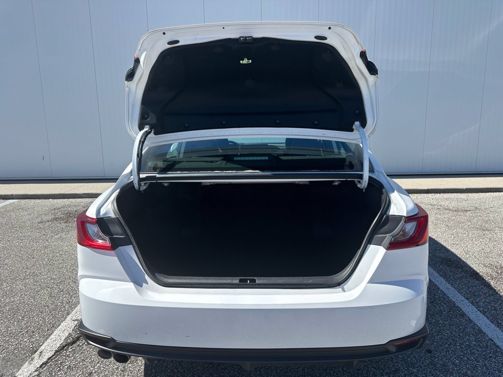 Used 2025 Toyota Camry SE FWD image 21