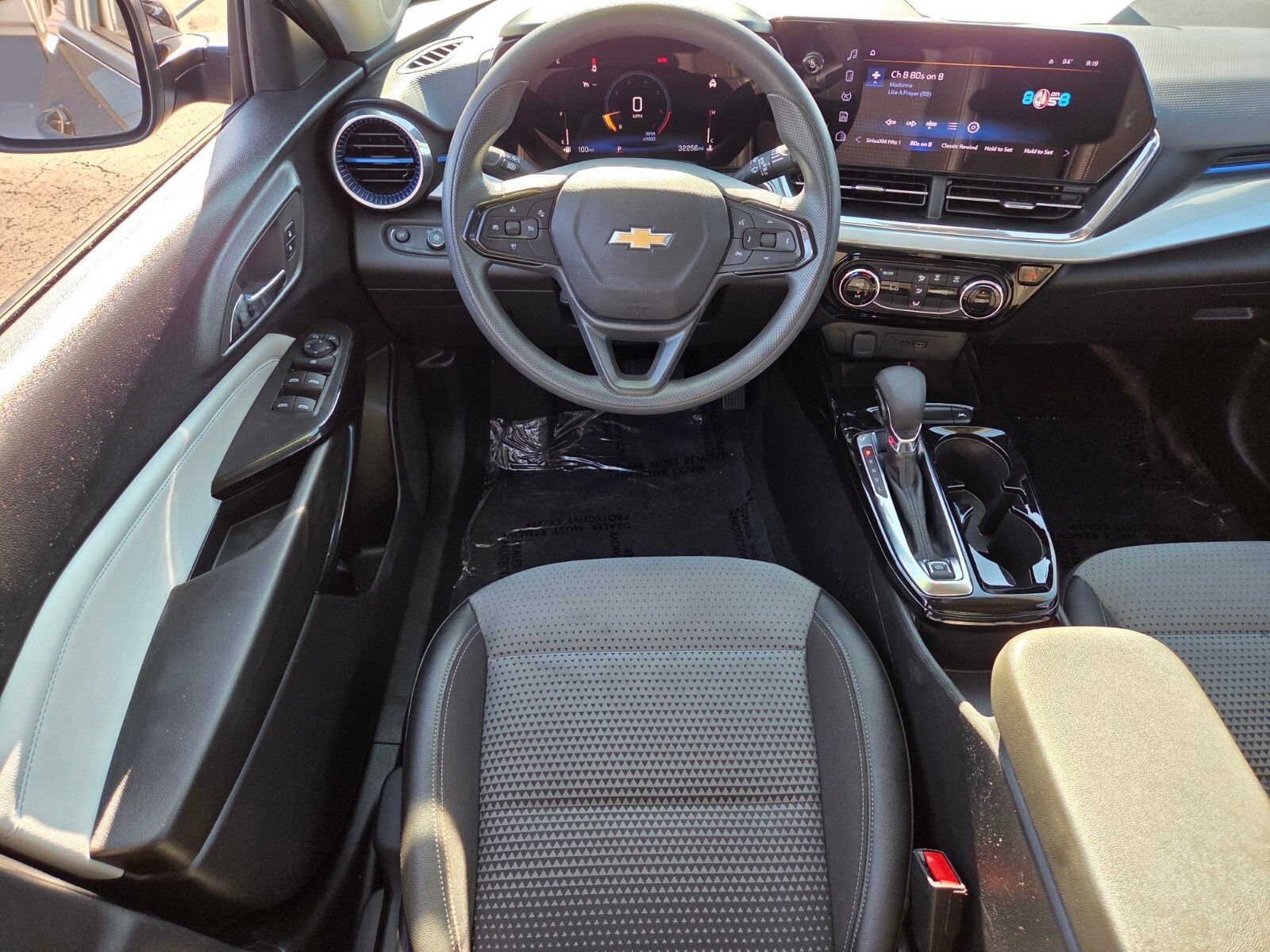 Used 2025 Chevrolet Trax LT FWD image 12