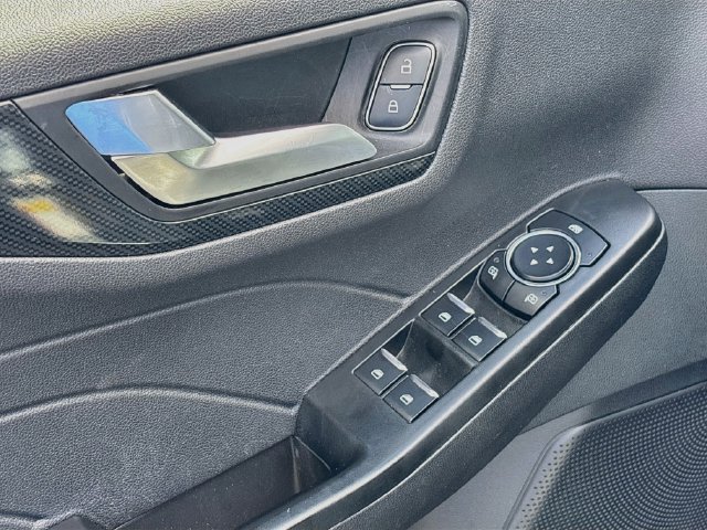 Certified 2025 Ford Escape ST-Line Select AWD/4WD image 17