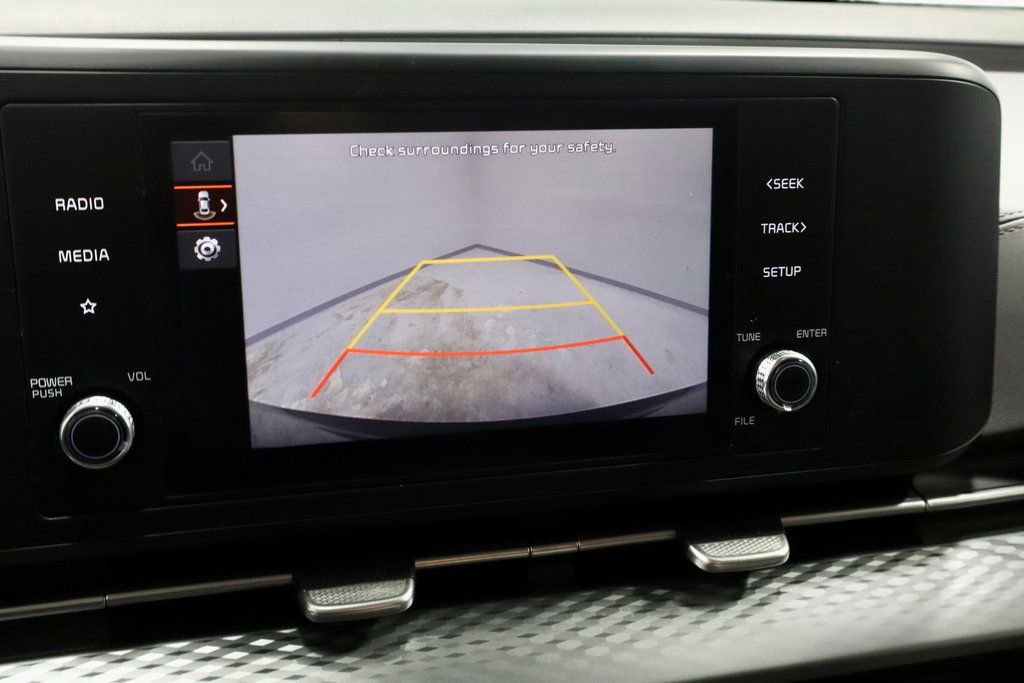 Used 2024 Kia Carnival LX image 9