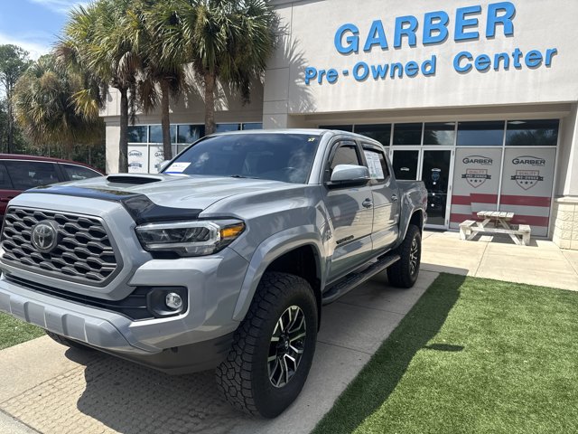 Used 2020 Toyota Tacoma TRD Sport w/ TRD Premium Sport Package AWD/4WD image 2