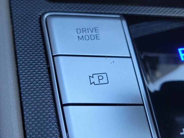Used 2023 Hyundai Elantra SEL FWD image 17