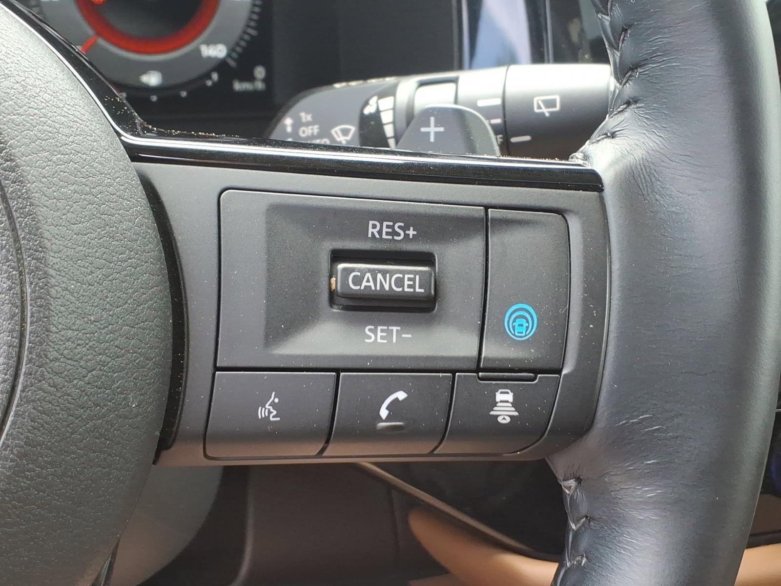 Used 2022 Nissan Pathfinder Platinum w/ Lighting Package (N93) AWD/4WD image 17