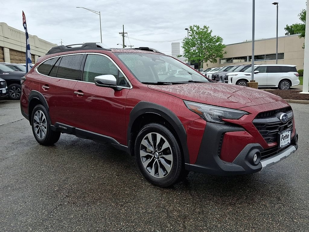 Used 2023 Subaru Outback Touring AWD/4WD image 3