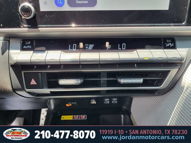 Used 2025 Toyota Camry SE w/ Convenience Package FWD image 22