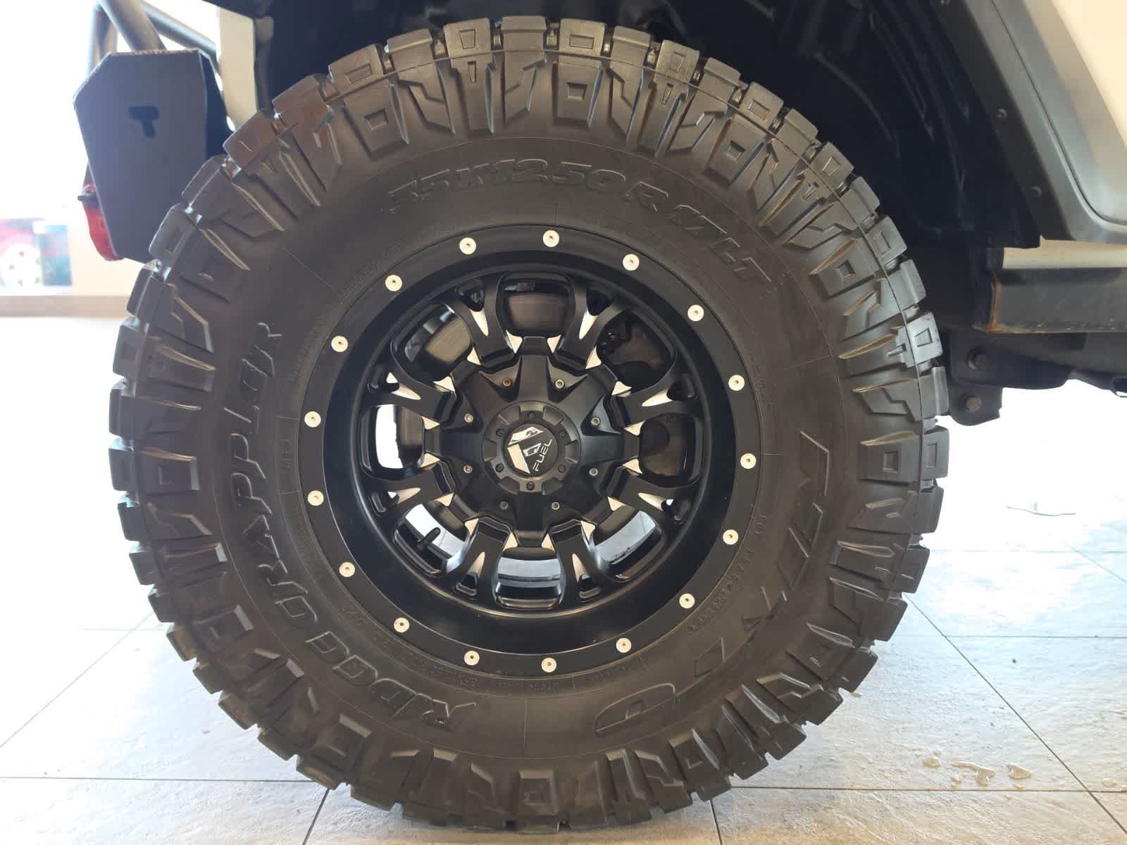 Used 2018 Jeep Wrangler Unlimited Rubicon w/ Dual Top Group AWD/4WD image 14
