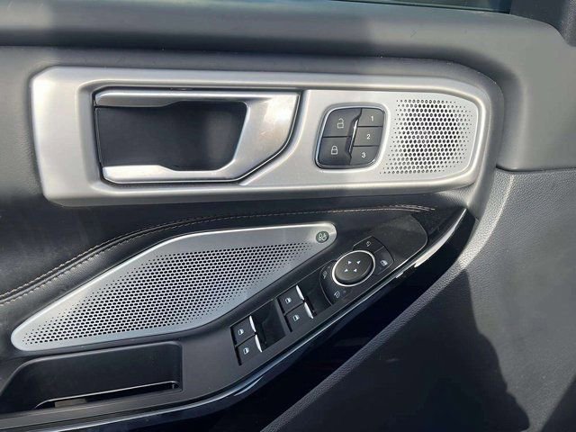 Certified 2023 Ford Explorer Platinum w/ Premium Technology Package image 21