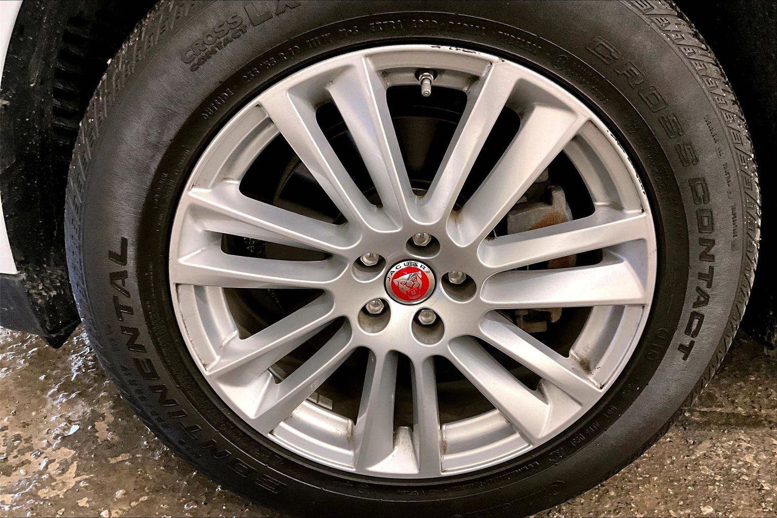 Used 2020 Jaguar F-PACE Prestige image 8