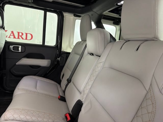 Used 2023 Jeep Wrangler Unlimited Sahara AWD/4WD image 13