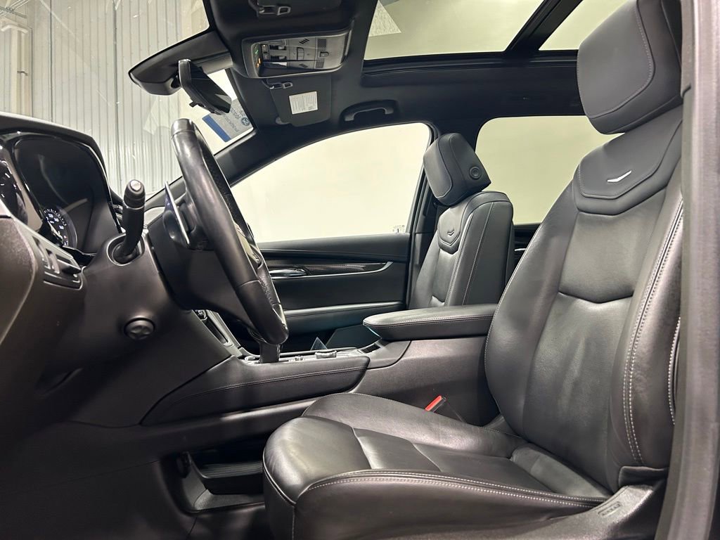 Used 2022 Cadillac XT6 Sport w/ Technology Package AWD/4WD image 11